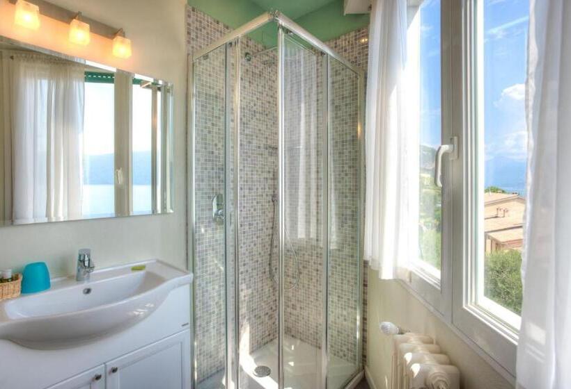 Suite with lake view, Villa Europa