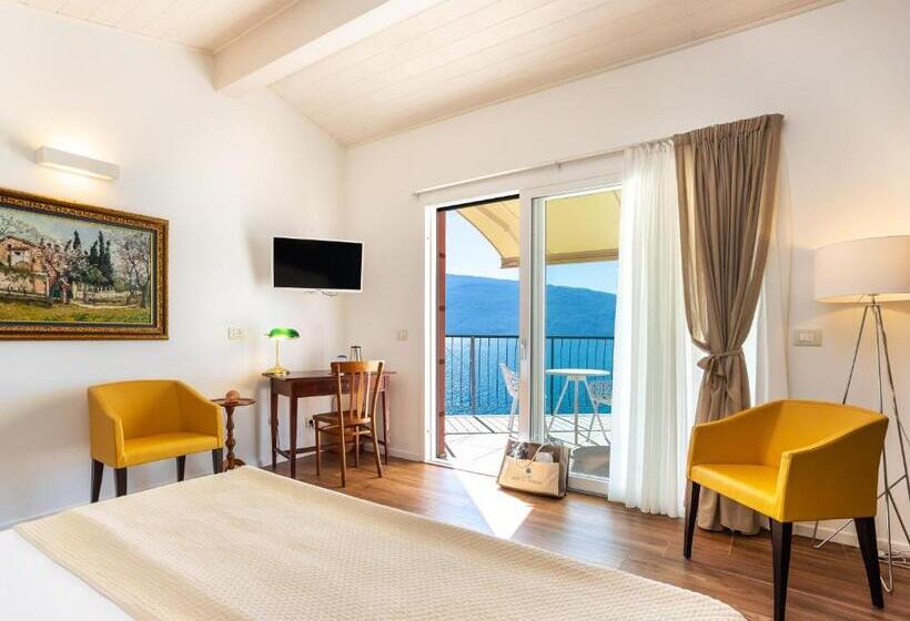 سوییت جونیور, Villa Europa