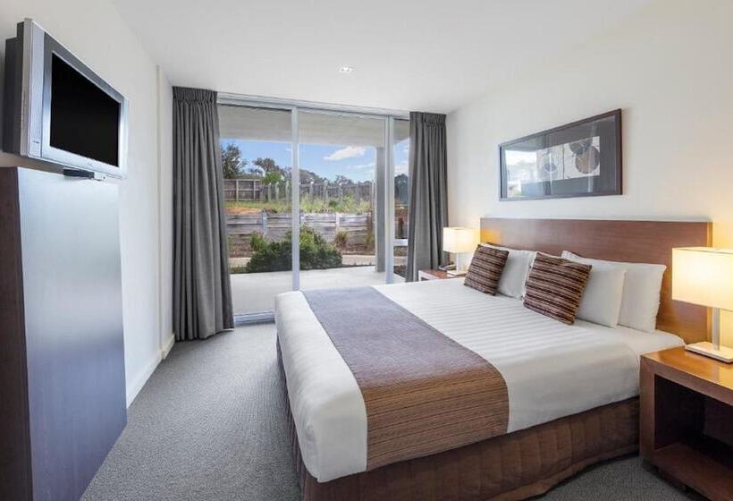 Standard Room Double Bed, Wyndham Resort Torquay