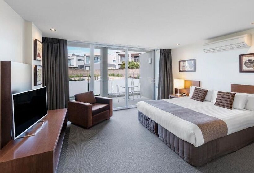 Standard Room Double Bed, Wyndham Resort Torquay