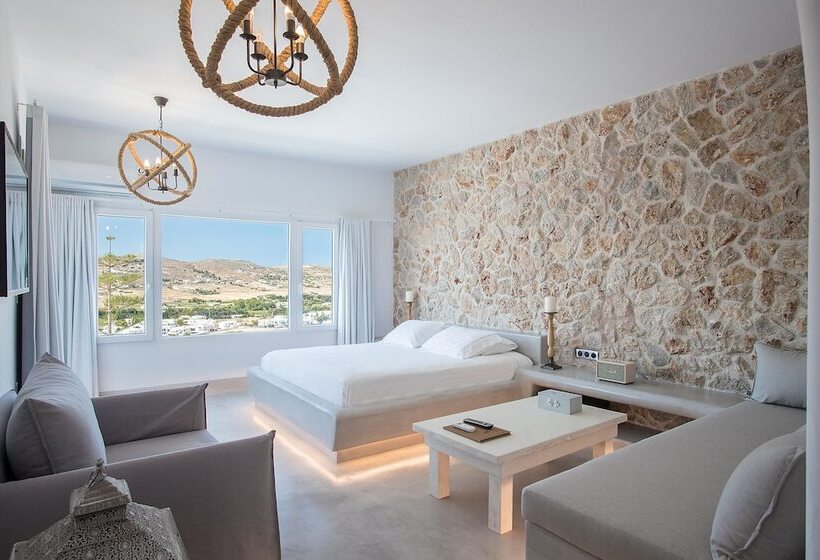 سوییت اجرایی, Paros Palace