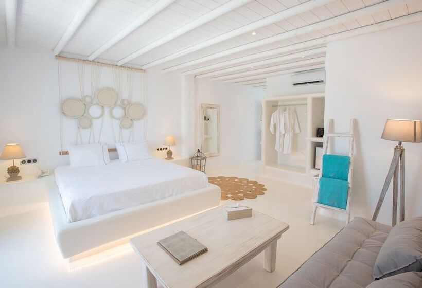 سوییت سوپریور, Paros Palace