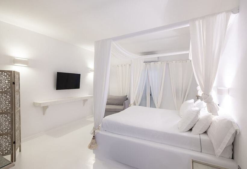 سوییت جونیور, Paros Palace