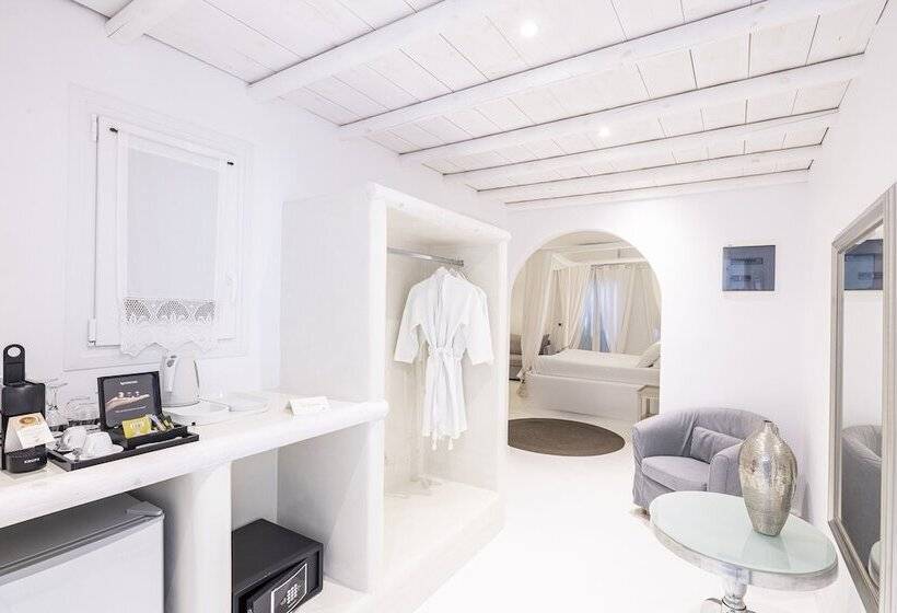 سوییت جونیور, Paros Palace