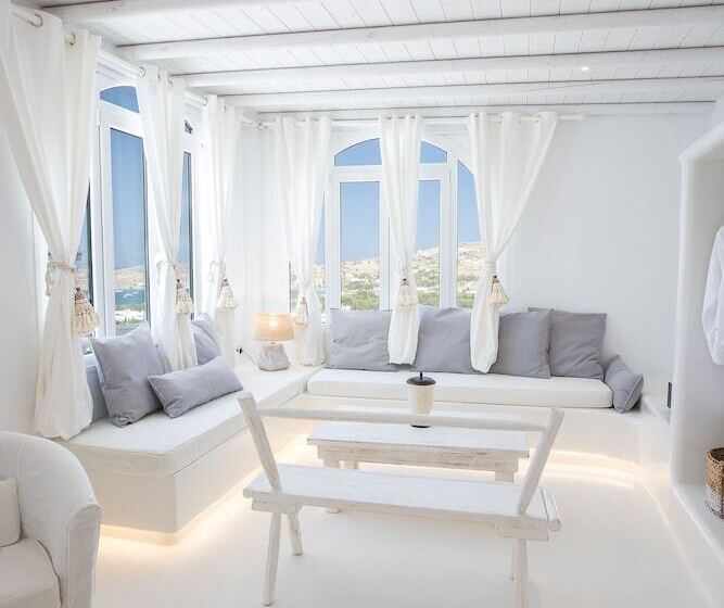 سوییت لوکس, Paros Palace