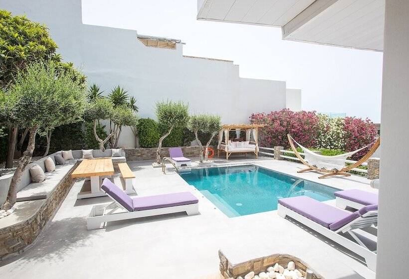 سوییت لوکس, Paros Palace