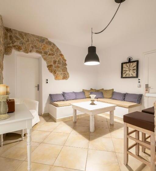 سوئیت 2 خوابه, Paros Palace