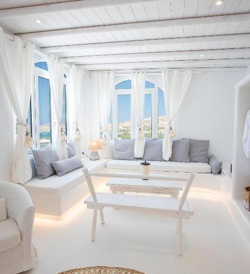 سوییت لوکس, Paros Palace