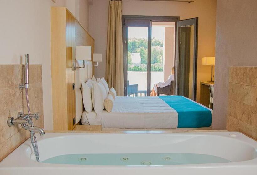 Suite with Hot Tub, Basiliani  Cdss