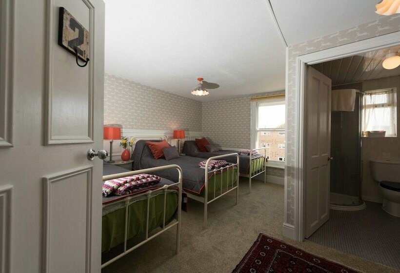 اتاق استاندارد سه نفره, Spire House B&b