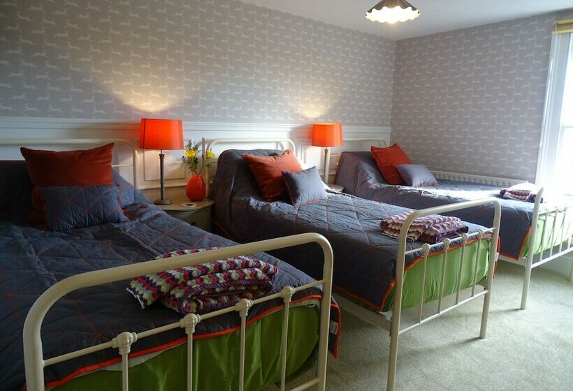 اتاق استاندارد سه نفره, Spire House B&b