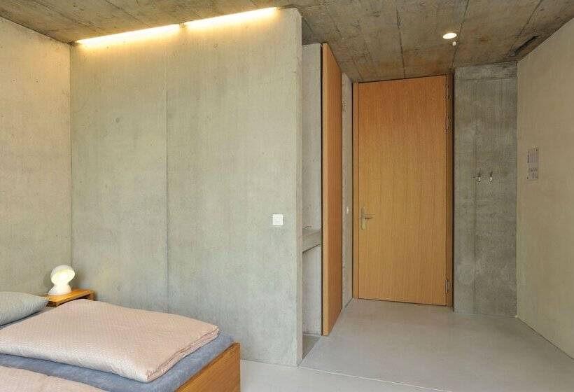اتاق استاندارد یک نفره, Basel Youth Hostel