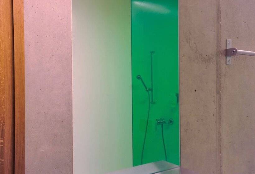 اتاق استاندارد یک نفره, Basel Youth Hostel
