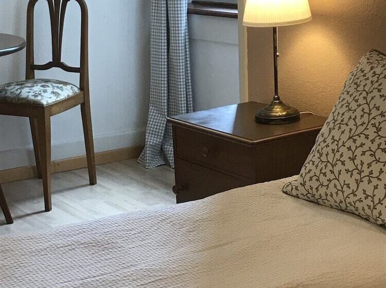 اتاق استاندارد یک تخته با سرویس بهداشتی مشترک, The Bed + Breakfast