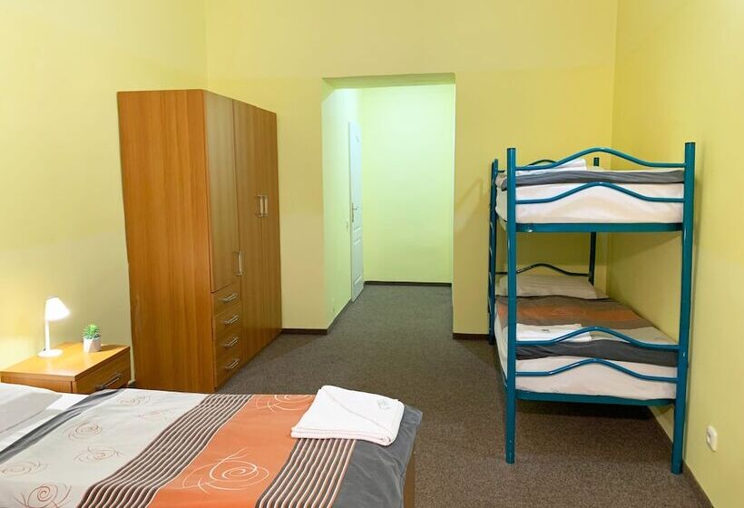 اتاق استاندارد چهار تخته, Pension City Center