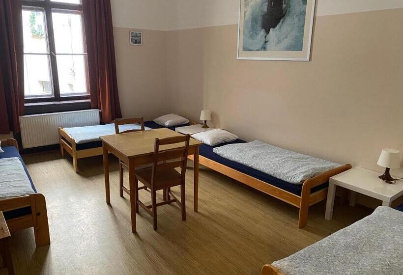 اتاق استاندارد چهارنفره با سرویس بهداشتی مشترک, Hostel Emma
