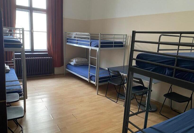 اتاق خانوادگی, Hostel Emma