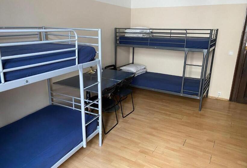 اتاق خانوادگی, Hostel Emma