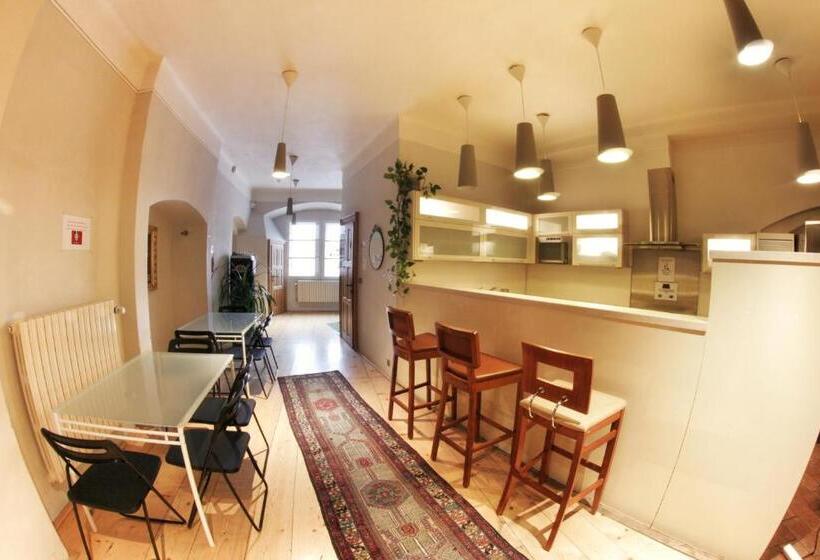 اتاق استاندارد با سرویس بهداشتی مشترک, Hostel Homer   Old Town Square