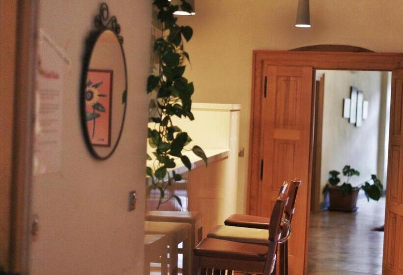 اتاق استاندارد با سرویس بهداشتی مشترک, Hostel Homer   Old Town Square