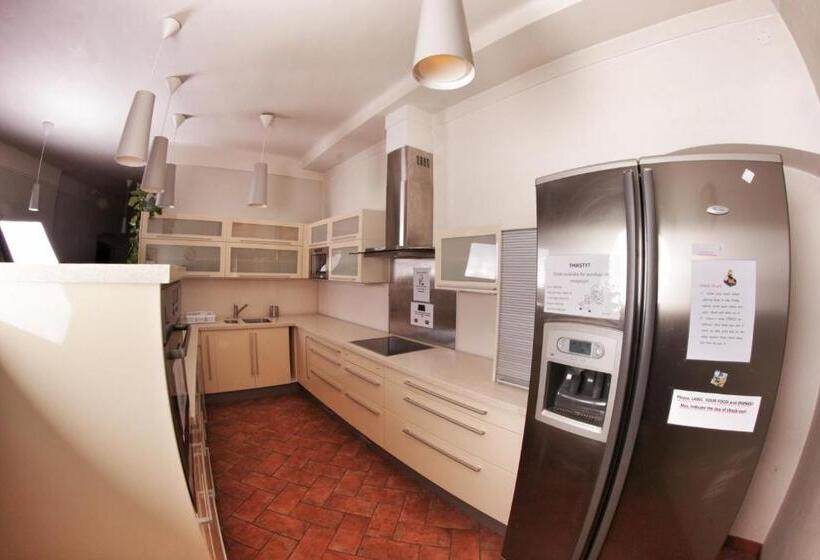 اتاق استاندارد سه تخته با سرویس بهداشتی مشترک, Hostel Homer   Old Town Square