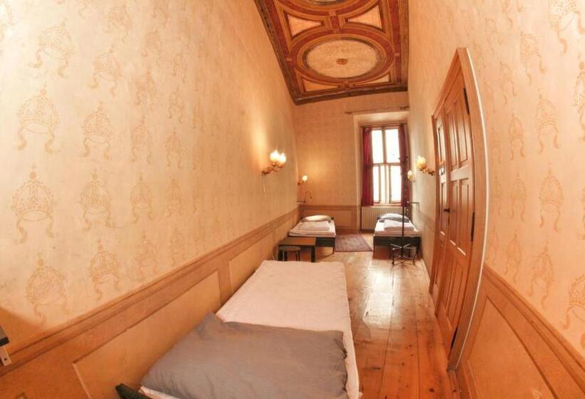 اتاق استاندارد سه تخته با سرویس بهداشتی مشترک, Hostel Homer   Old Town Square