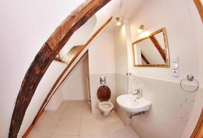 اتاق استاندارد یک تخته با سرویس بهداشتی مشترک, Hostel Homer   Old Town Square