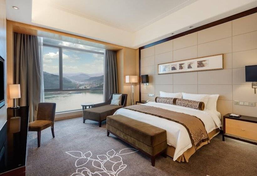 Standard Room Double Bed, Crowne Plaza Yichang