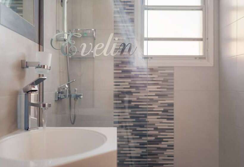 اتاق استاندارد یک نفره, Evelin