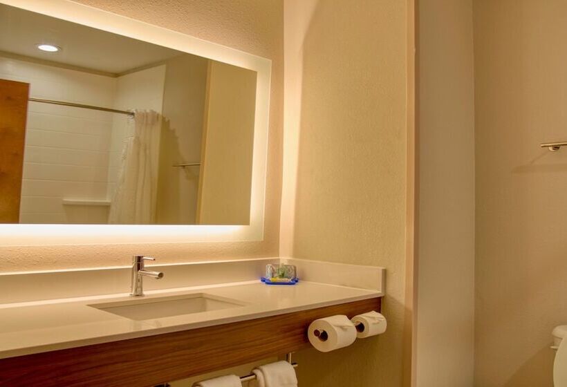 سوئیت برای معلولان, Holiday Inn Express Hotel & Suites Byram, An Ihg