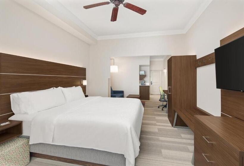 سوئیت با تخت بزرگ, Holiday Inn Express Hotel & Suites Byron, An Ihg