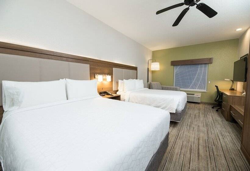 سوییت, Holiday Inn Express Hotel & Suites Clinton, An Ihg