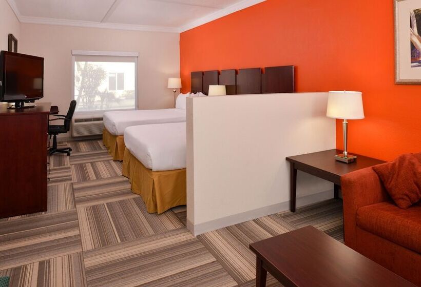 Suite, Holiday Inn Express  & Suites Florida Citygateway To Keys