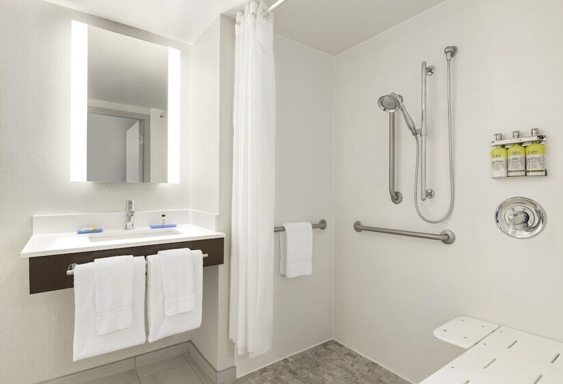 Suite Adapted for people with reduced mobility, Holiday Inn Express  & Suites Fort Myers West  The Forum