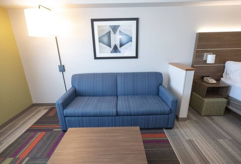 Suite, Holiday Inn Express  & Suites Iron Mountain