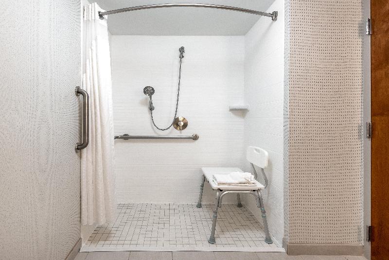 اتاق استاندارد با تخت بزرگ برای معلولان, Holiday Inn Express Chapel Hill, An Ihg