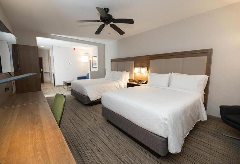 سوییت, Holiday Inn Express Hotel & Suites Clinton, An Ihg