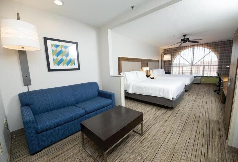 سوییت, Holiday Inn Express Hotel & Suites Clinton, An Ihg