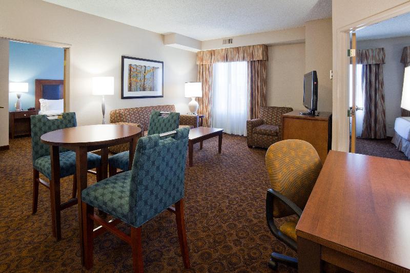 سوییت, Holiday Inn Express St. Cloud