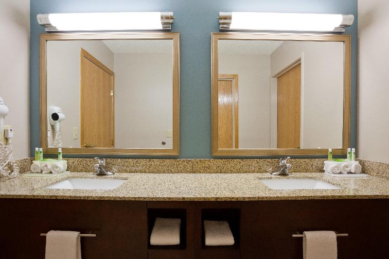 سوئیت 2 خوابه, Holiday Inn Express And Suites St. Cloud, An Ihg