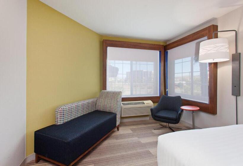 سوئیت برای معلولان, Holiday Inn Express & Suites Corona, An Ihg