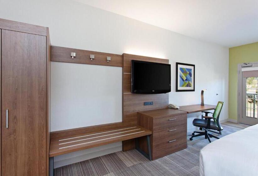 سوئیت برای معلولان, Holiday Inn Express & Suites Corona, An Ihg