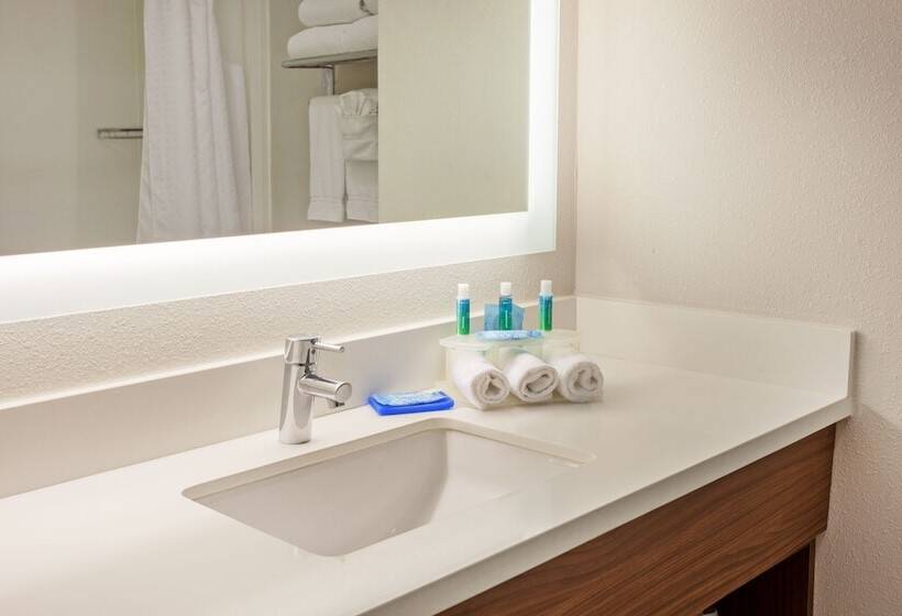 سوئیت برای معلولان, Holiday Inn Express & Suites Corona, An Ihg
