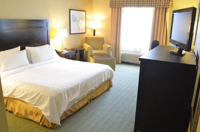 اتاق استاندارد با تخت بزرگ برای معلولان, Holiday Inn Express  Waterloo/cedar Falls, An Ihg