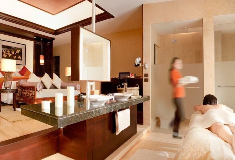 اتاق پریمیوم با چشم‌انداز دریاچه, Intercontinental Huizhou