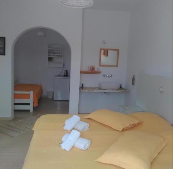 Standard Triple Room, Onira