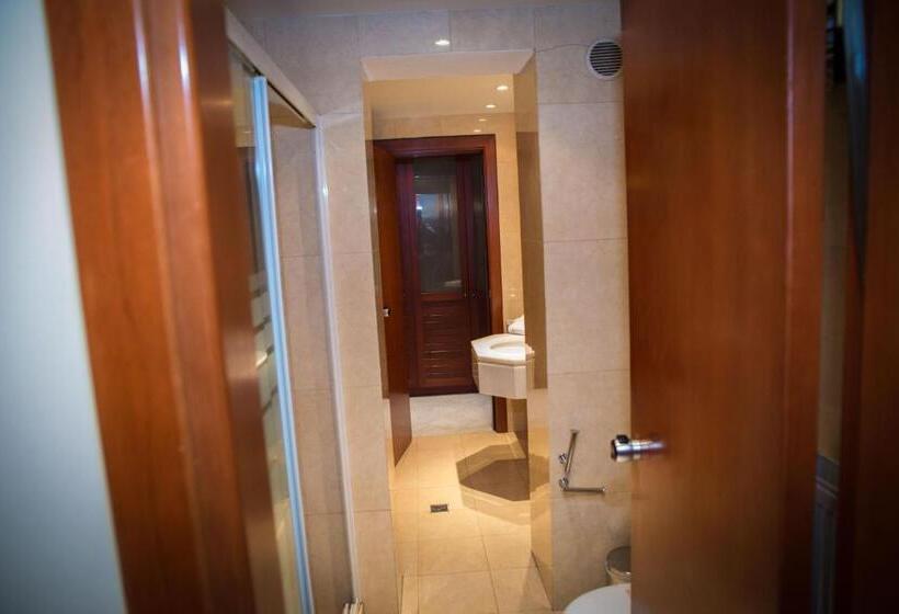 اتاق خانوادگی با چشم‌انداز استخر, Maritsas Hotel & Suites