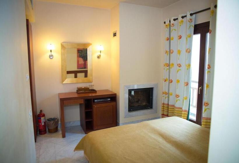 اتاق خانوادگی با چشم‌انداز استخر, Maritsas Hotel & Suites