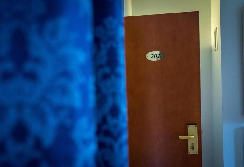 سوییت با چشم‌انداز استخر, Maritsas Hotel & Suites
