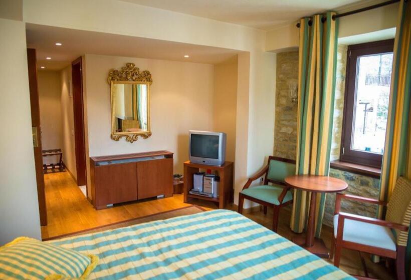 سوییت جونیور, Maritsas Hotel & Suites